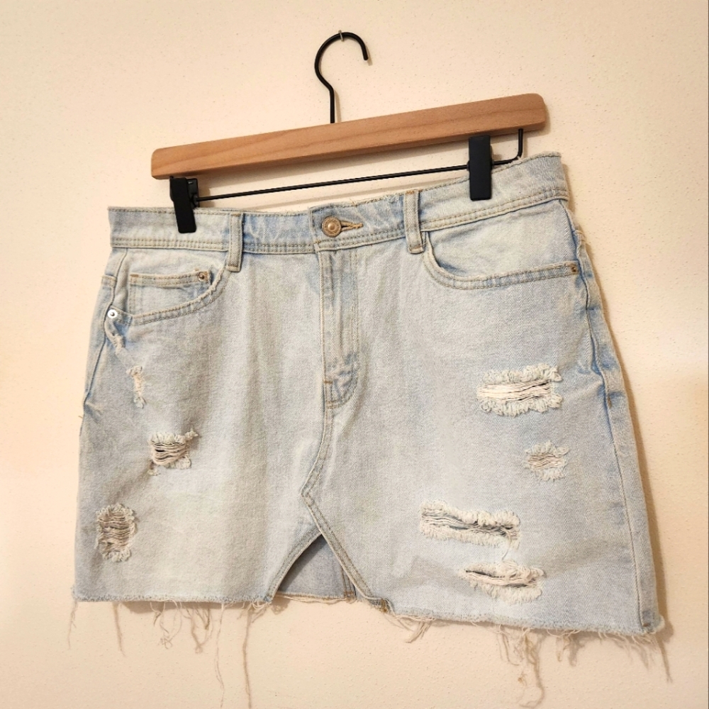 Zara Denim Distressed Mini Jean Skirt. Sz Large